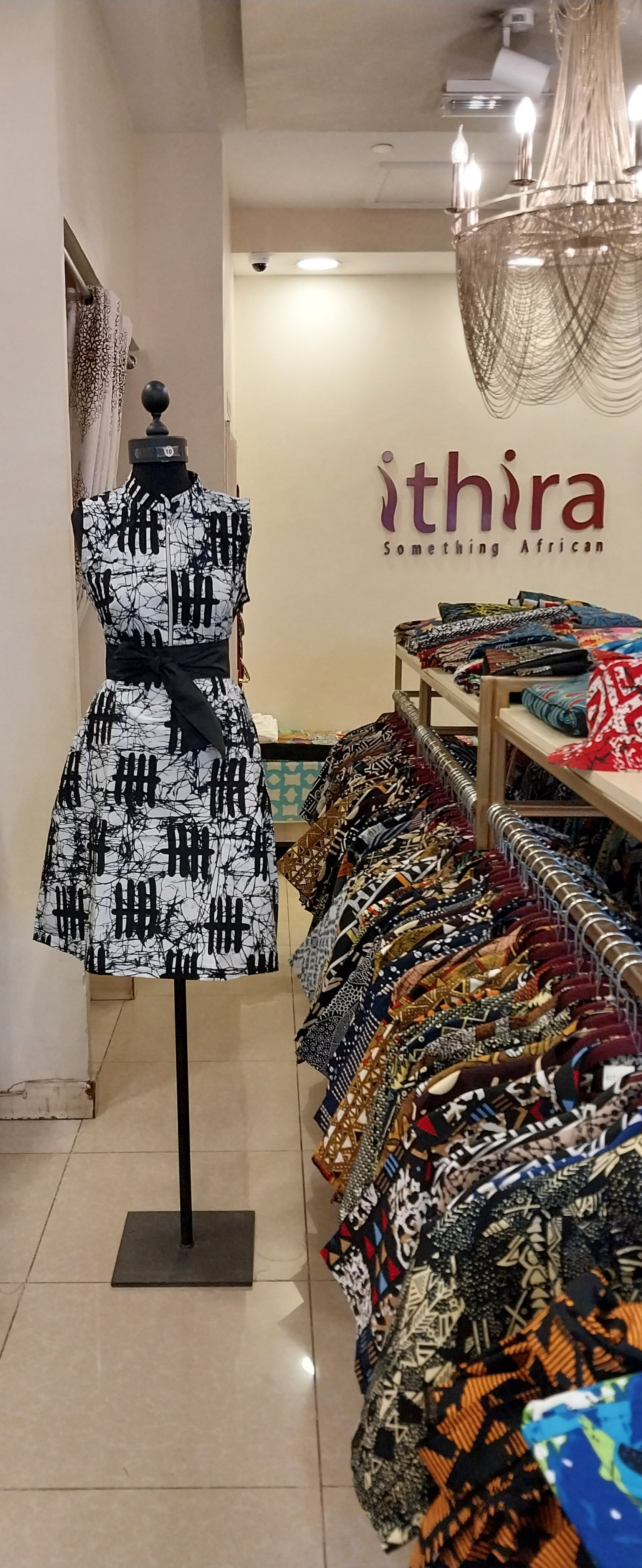 Black & White Sleeveless Knee-Length Dresses – Effortless Style Meets Everyday Comfort