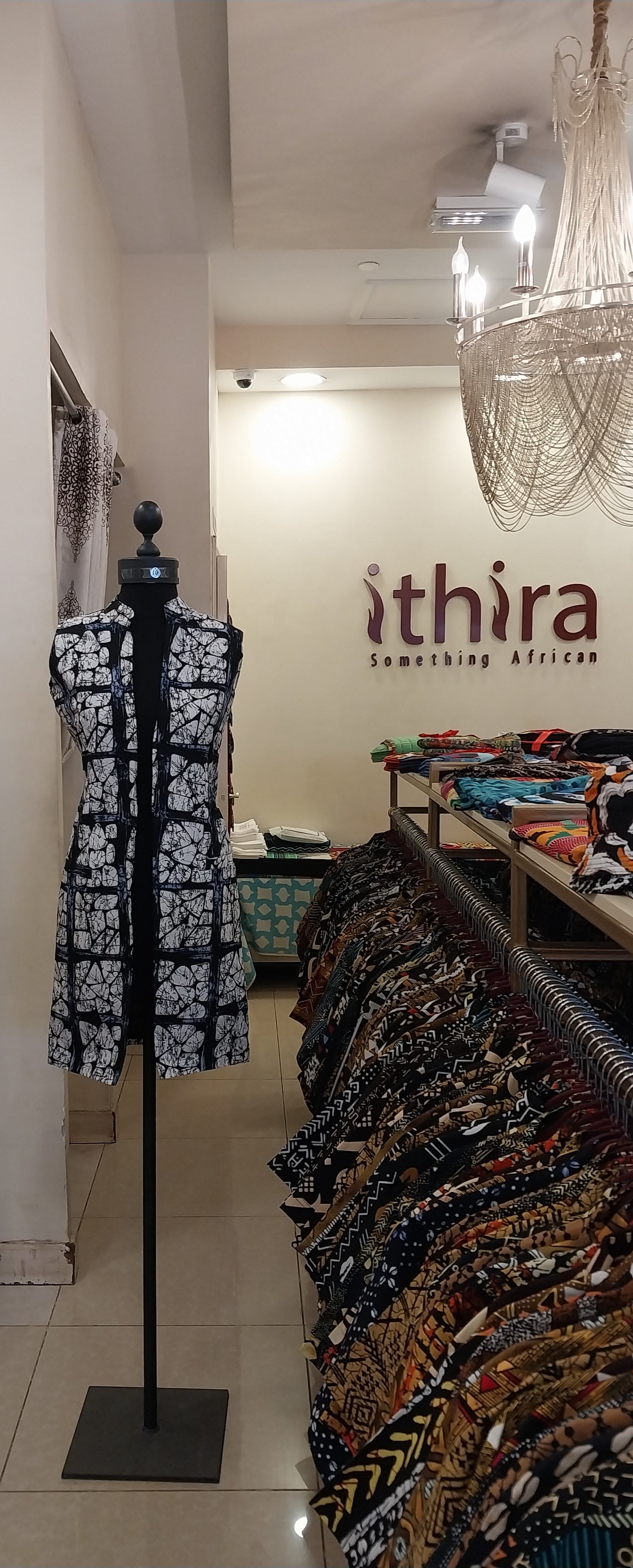 Black & White Sleeveless Kitenge Kimono - Knee-Length African Print Layering Piece